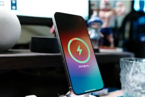 保德苹果15换屏服务分享用什么充电器给iPhone15充电更好 